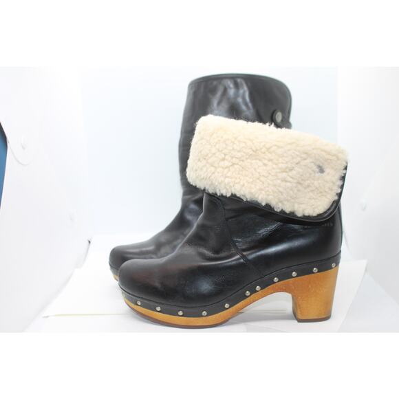 Ugg 'Lynnea' Black Leather and Sheepskin Fold Over Clog Boots sz 7M - Picture 1 of 5